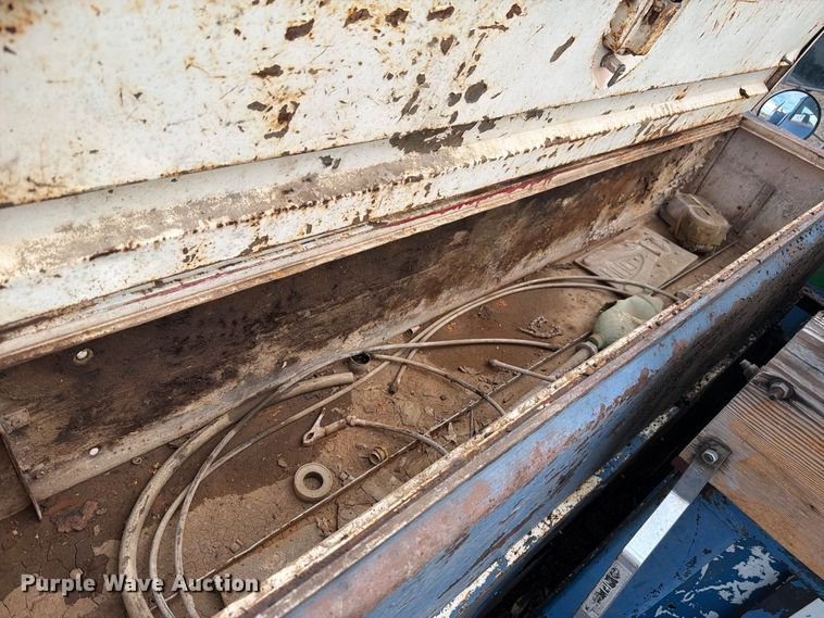 image for item FM7637 1991 Ford 9000 utility / service truck
