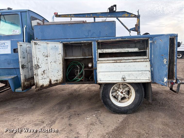 image for item FM7637 1991 Ford 9000 utility / service truck