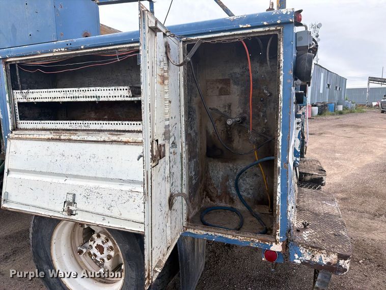 image for item FM7637 1991 Ford 9000 utility / service truck