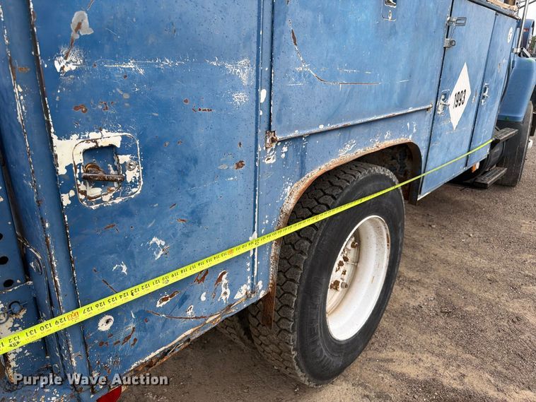 image for item FM7637 1991 Ford 9000 utility / service truck