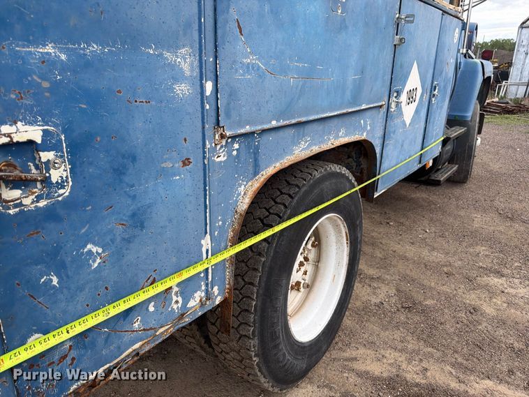 image for item FM7637 1991 Ford 9000 utility / service truck