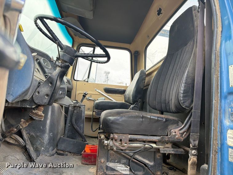 image for item FM7637 1991 Ford 9000 utility / service truck