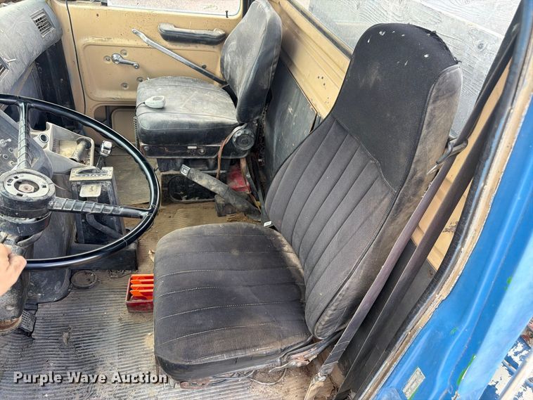 image for item FM7637 1991 Ford 9000 utility / service truck