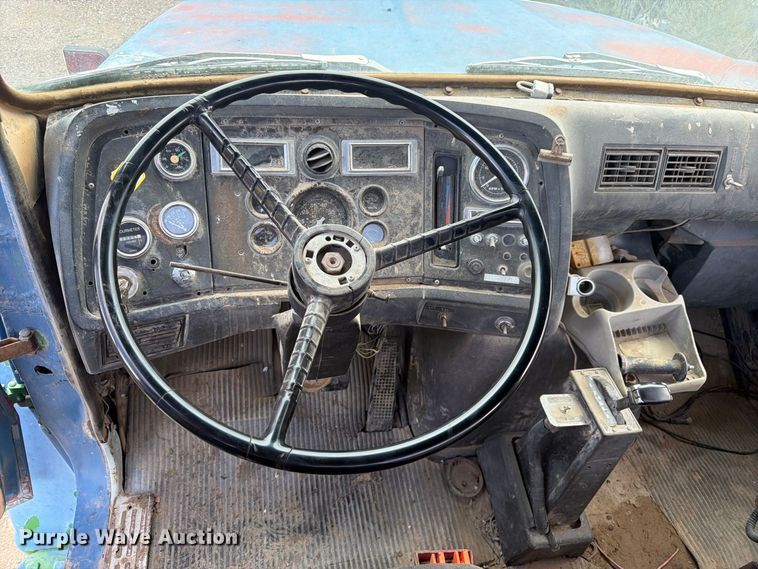 image for item FM7637 1991 Ford 9000 utility / service truck