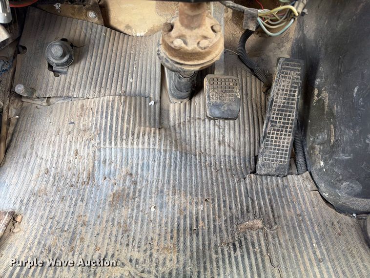 image for item FM7637 1991 Ford 9000 utility / service truck