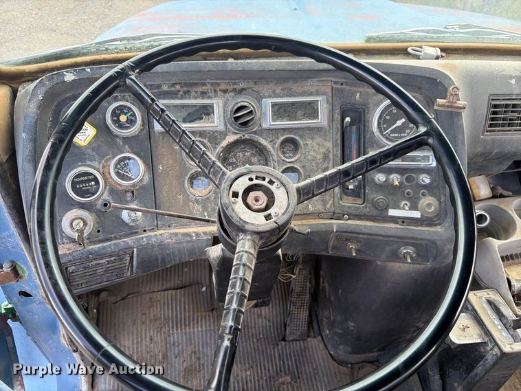 image for item FM7637 1991 Ford 9000 utility / service truck