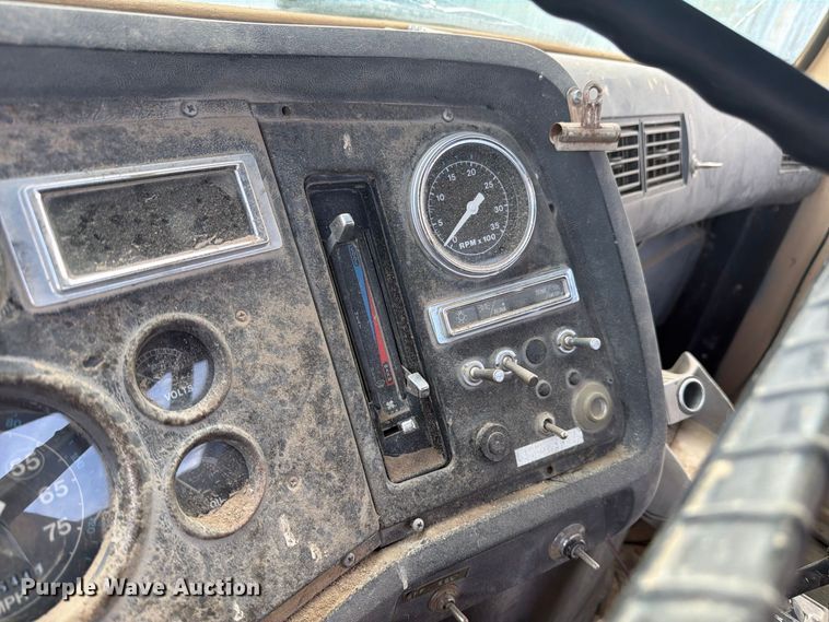 image for item FM7637 1991 Ford 9000 utility / service truck