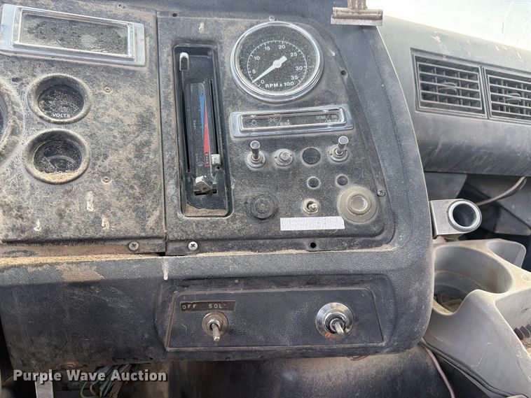 image for item FM7637 1991 Ford 9000 utility / service truck