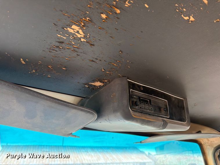 image for item FM7637 1991 Ford 9000 utility / service truck