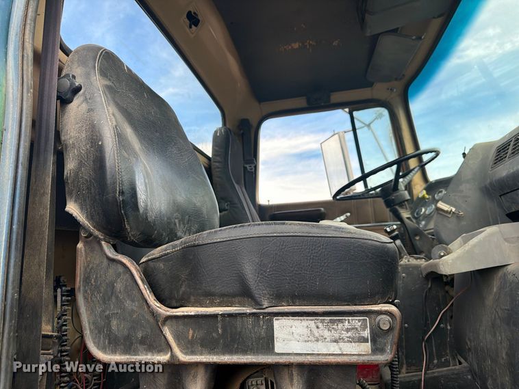 image for item FM7637 1991 Ford 9000 utility / service truck