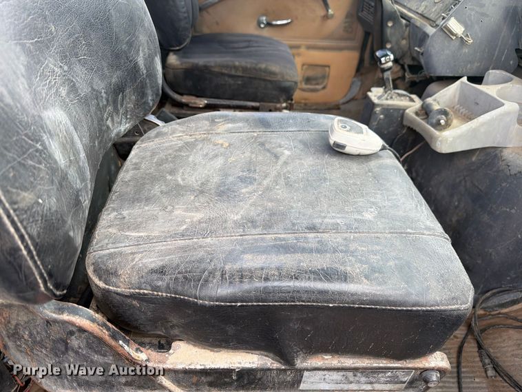 image for item FM7637 1991 Ford 9000 utility / service truck