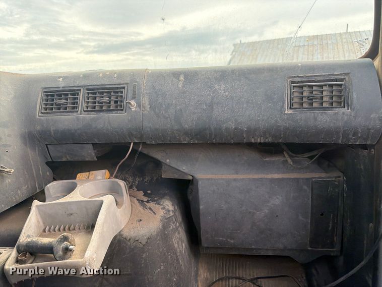 image for item FM7637 1991 Ford 9000 utility / service truck