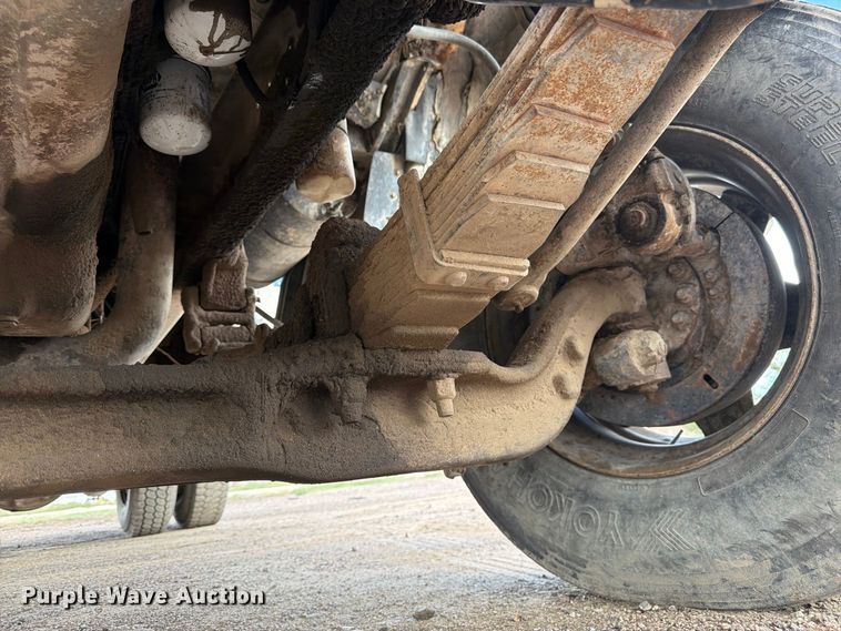 image for item FM7637 1991 Ford 9000 utility / service truck
