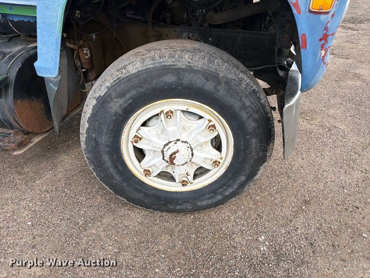 image for item FM7637 1991 Ford 9000 utility / service truck