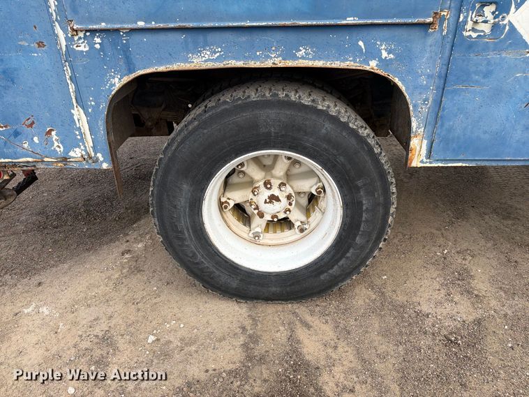 image for item FM7637 1991 Ford 9000 utility / service truck