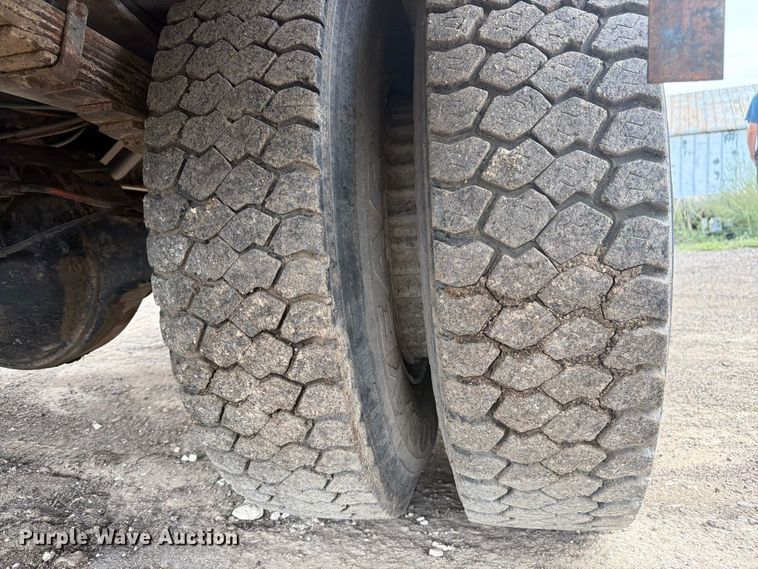 image for item FM7637 1991 Ford 9000 utility / service truck