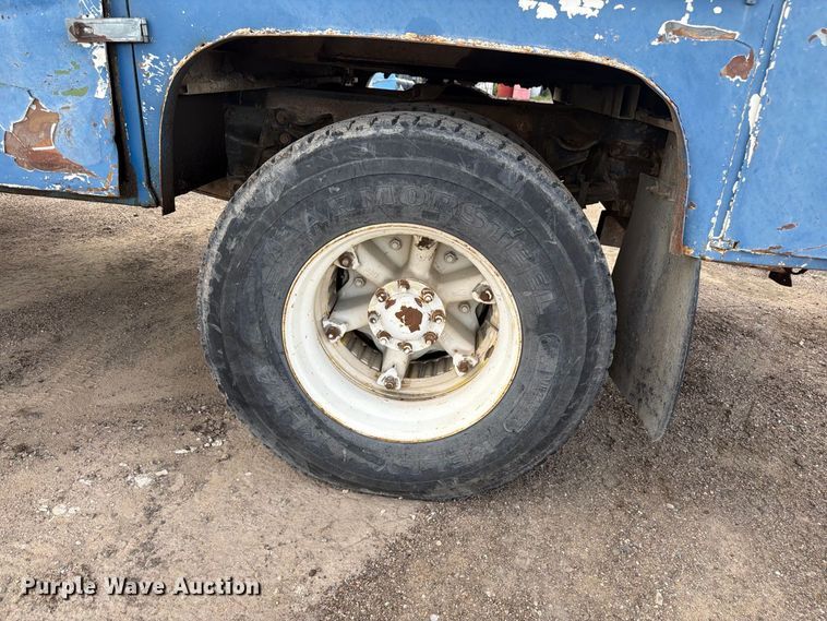 image for item FM7637 1991 Ford 9000 utility / service truck