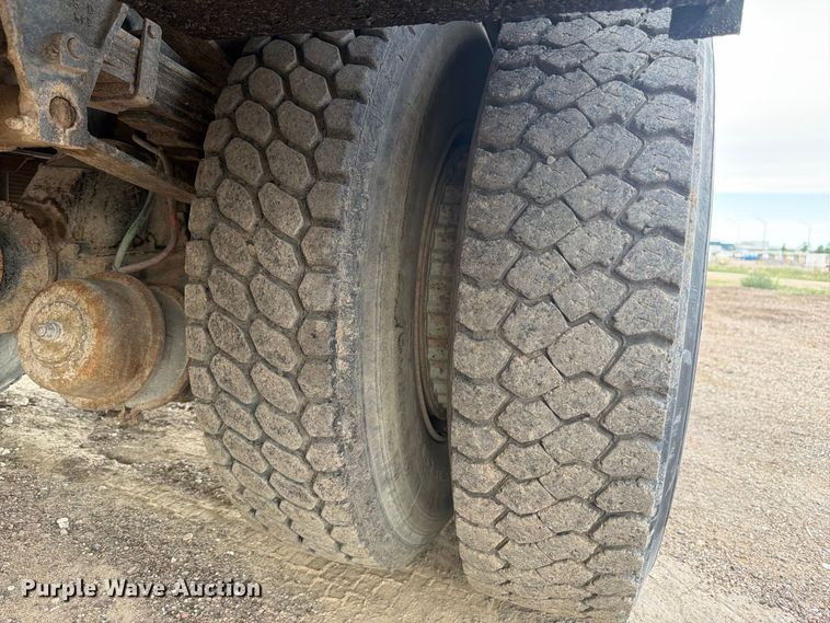 image for item FM7637 1991 Ford 9000 utility / service truck