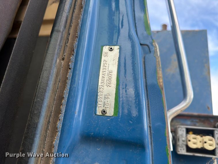 image for item FM7637 1991 Ford 9000 utility / service truck