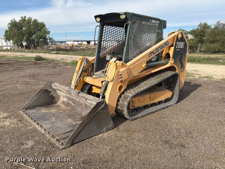 image for item FM7638 2011 Mustang 2100RT tracked skid steer loader
