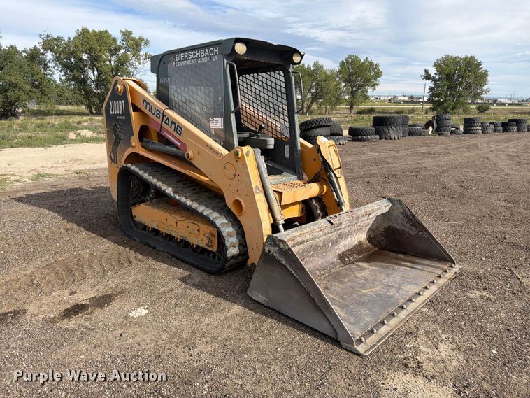 image for item FM7638 2011 Mustang 2100RT tracked skid steer loader