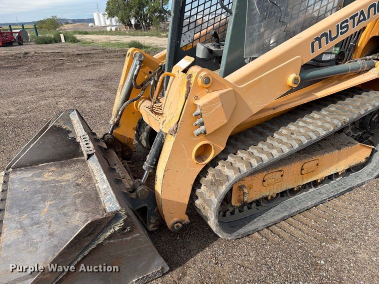 image for item FM7638 2011 Mustang 2100RT tracked skid steer loader