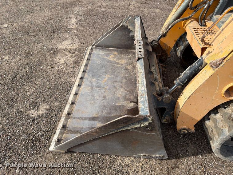 image for item FM7638 2011 Mustang 2100RT tracked skid steer loader