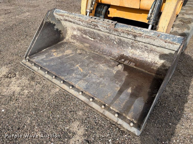 image for item FM7638 2011 Mustang 2100RT tracked skid steer loader