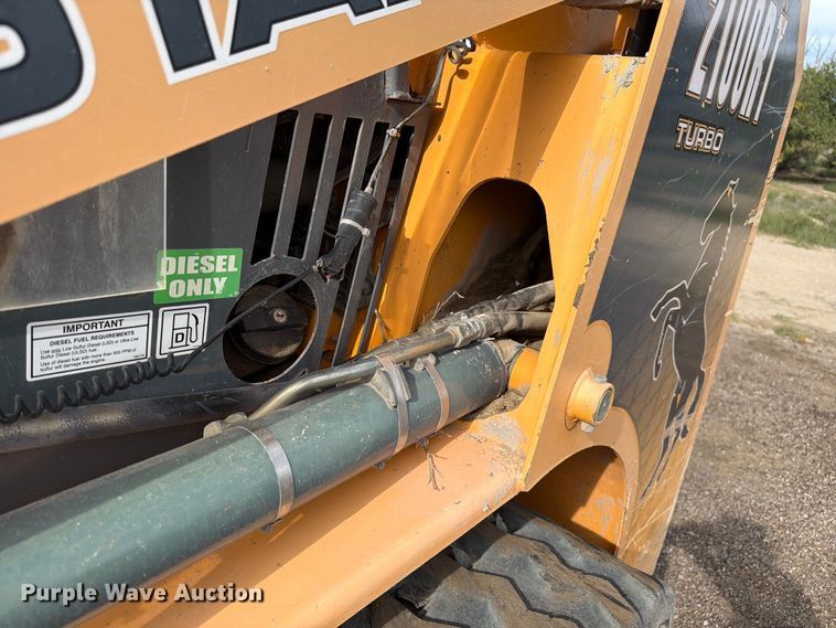 image for item FM7638 2011 Mustang 2100RT tracked skid steer loader