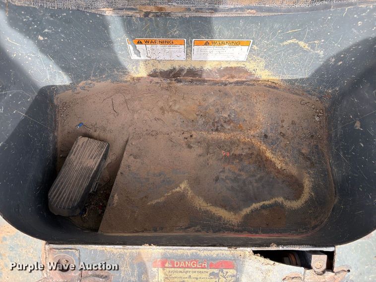 image for item FM7638 2011 Mustang 2100RT tracked skid steer loader