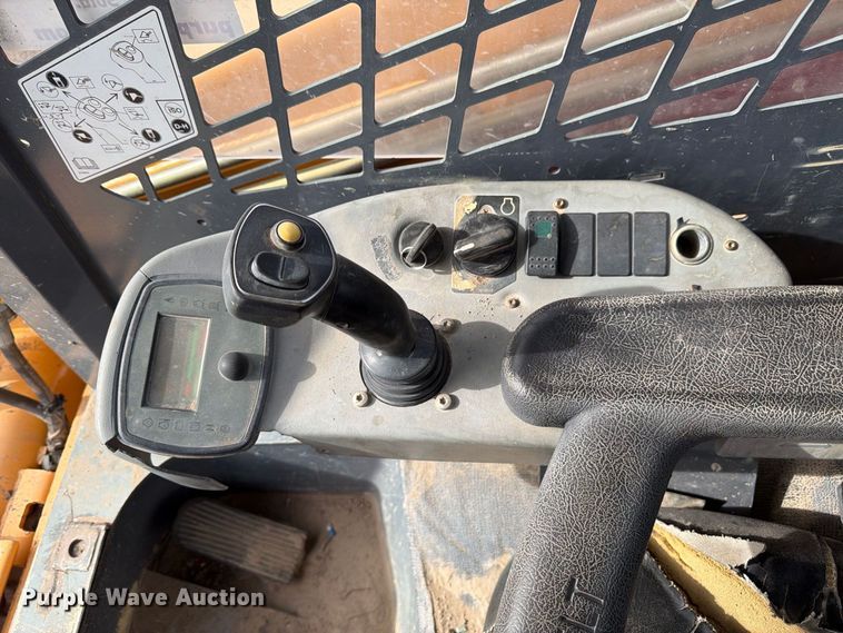 image for item FM7638 2011 Mustang 2100RT tracked skid steer loader
