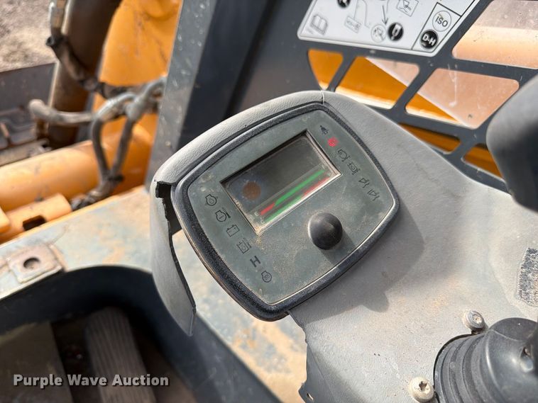image for item FM7638 2011 Mustang 2100RT tracked skid steer loader