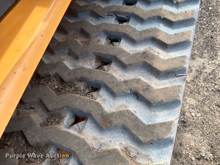 image for item FM7638 2011 Mustang 2100RT tracked skid steer loader