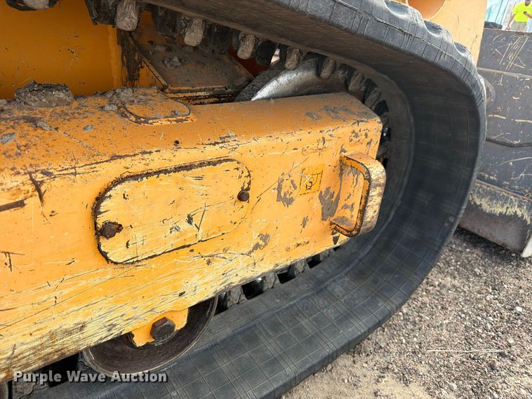 image for item FM7638 2011 Mustang 2100RT tracked skid steer loader