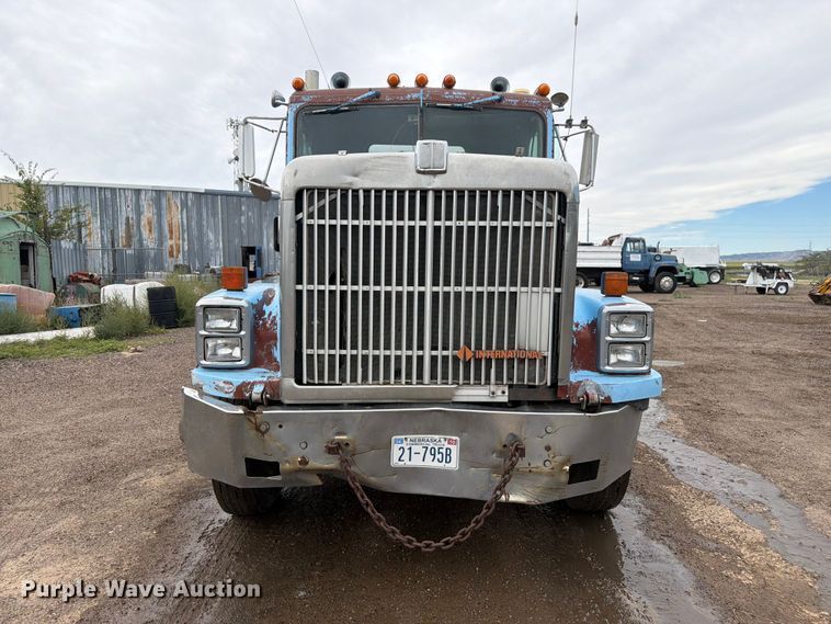 image for item FM7639 1989 International F9300 water truck