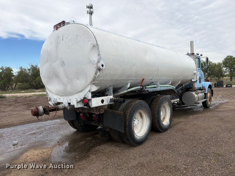 image for item FM7639 1989 International F9300 water truck