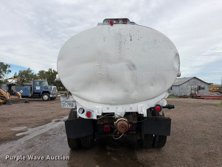image for item FM7639 1989 International F9300 water truck