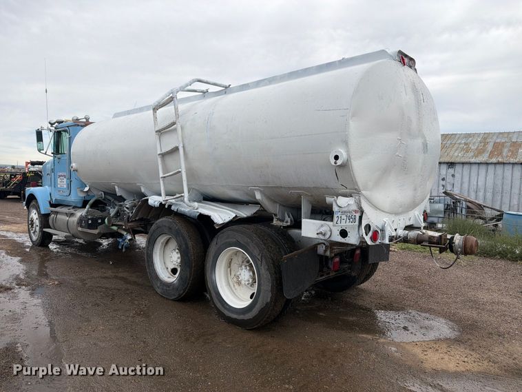 image for item FM7639 1989 International F9300 water truck
