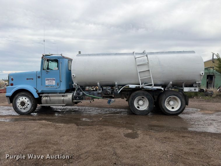 image for item FM7639 1989 International F9300 water truck
