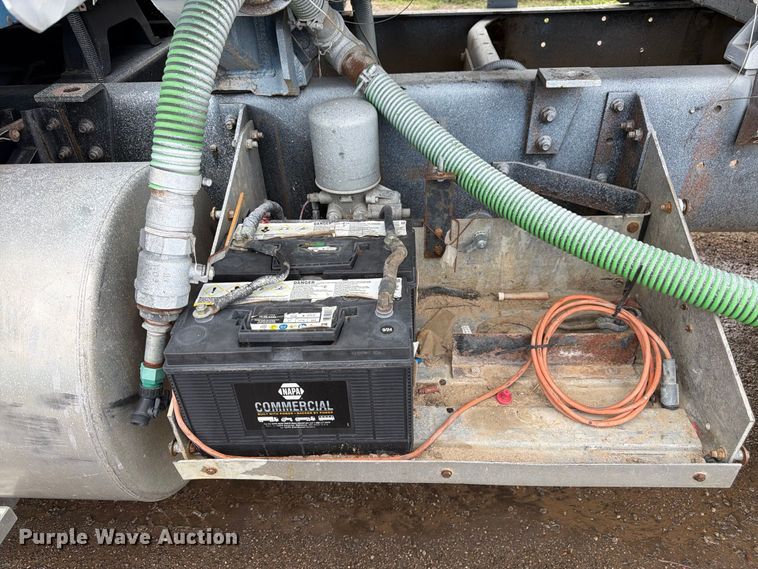 image for item FM7639 1989 International F9300 water truck