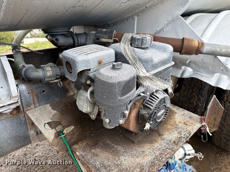 image for item FM7639 1989 International F9300 water truck