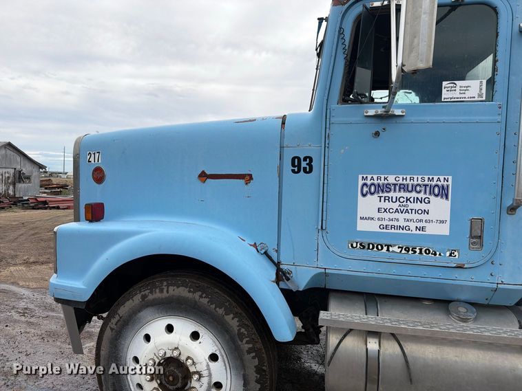 image for item FM7639 1989 International F9300 water truck