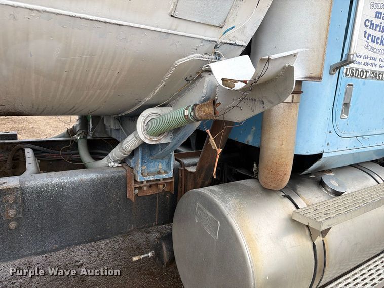 image for item FM7639 1989 International F9300 water truck