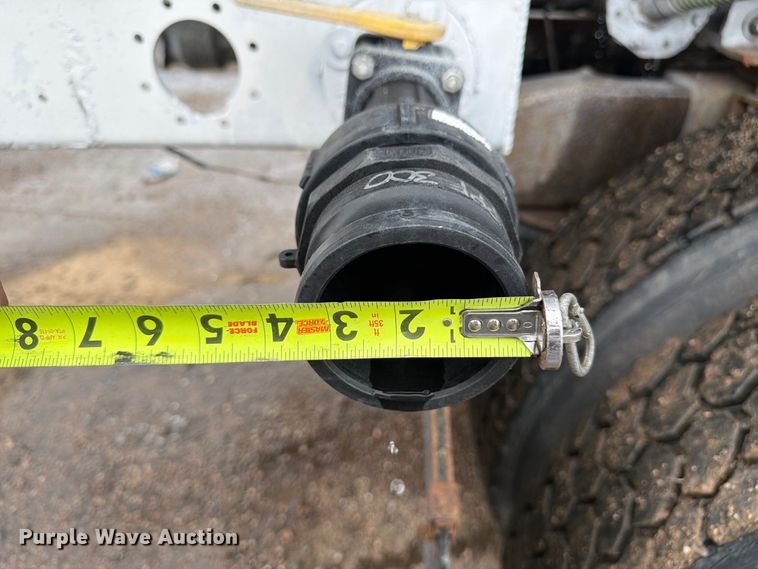 image for item FM7639 1989 International F9300 water truck