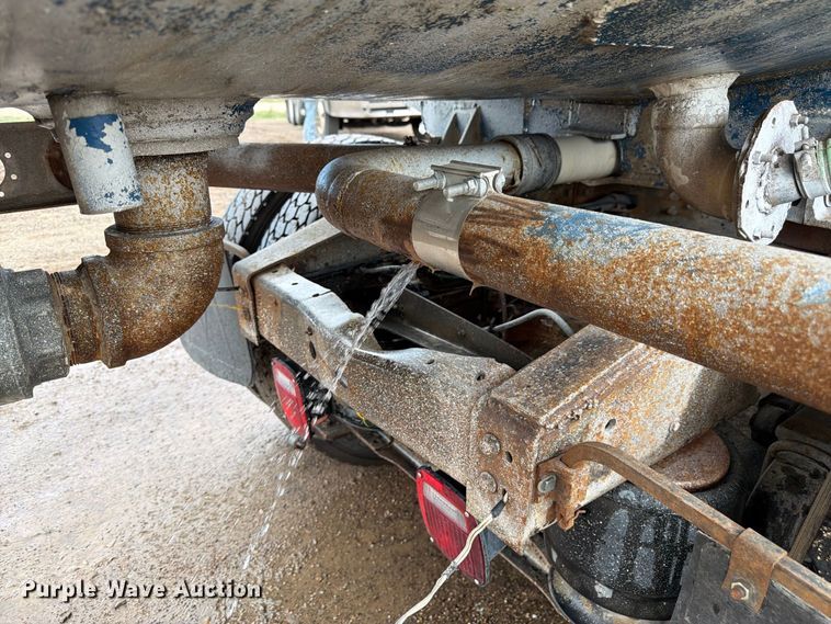 image for item FM7639 1989 International F9300 water truck