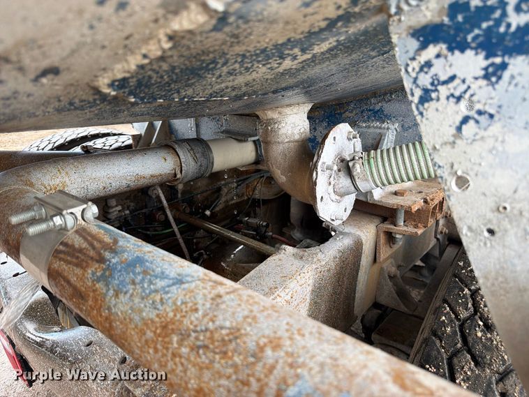 image for item FM7639 1989 International F9300 water truck