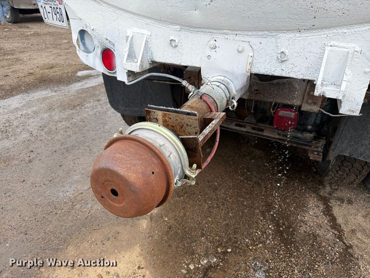 image for item FM7639 1989 International F9300 water truck