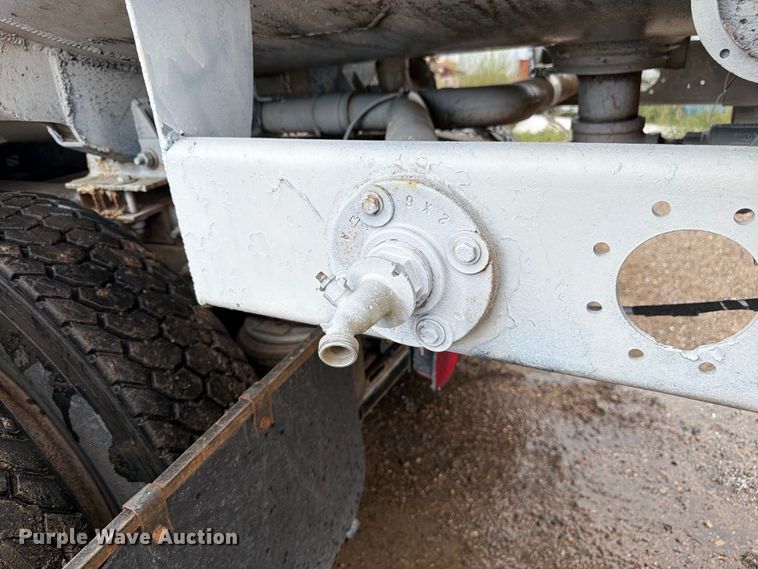 image for item FM7639 1989 International F9300 water truck