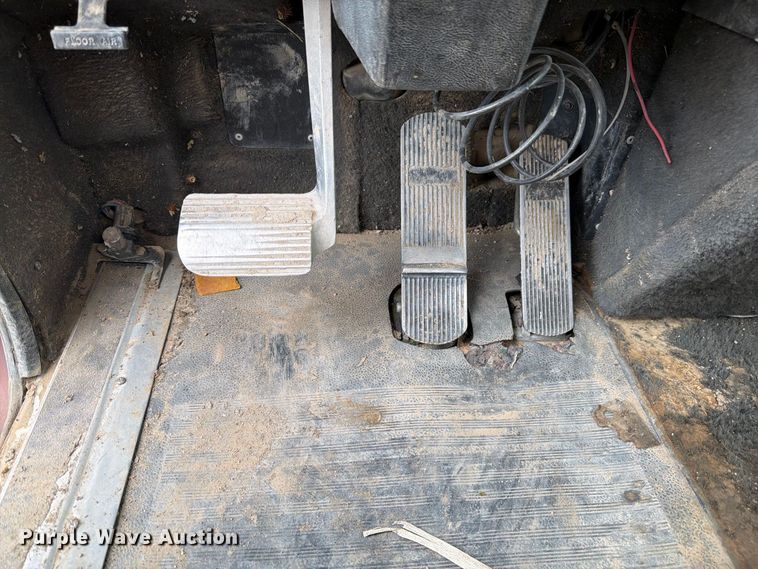 image for item FM7639 1989 International F9300 water truck