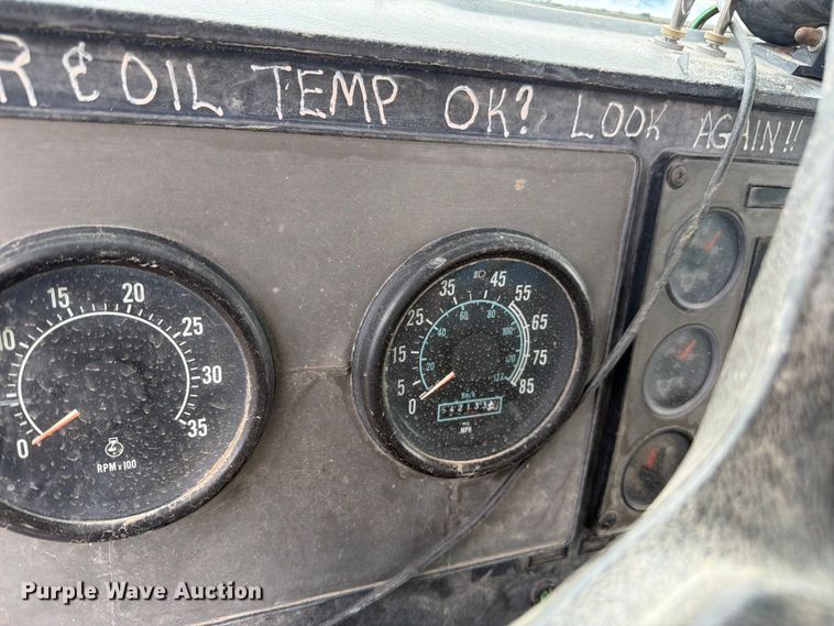 image for item FM7639 1989 International F9300 water truck